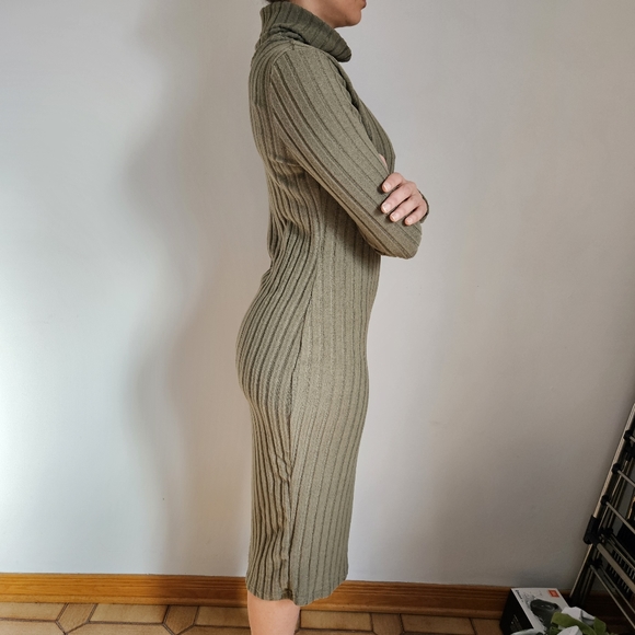 Turtleneck ribbed knit bodycon dress - Picture 2 of 6